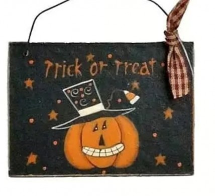 M7568 Trick or Treat wood sign