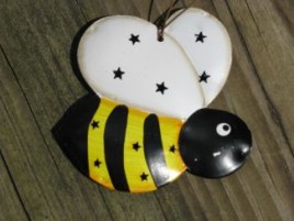 OR326 - Bee Tin Punched Ornament 